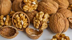 Nevyhazujte skořápky od vlašských ořechů: mohou vyřešit spoustu problémů v domácnosti