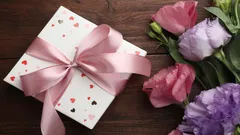 Co darovat dívce k 8. březnu: nestárnoucí klasické nápady