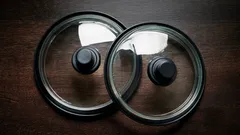 Jak vyčistit zmatnělé skleněné poklice, aby byly zase čiré