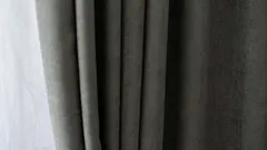 Osvěžte závěsy za 15 minut pomocí jednoduchých tipů. Sundávat je nemusíte.