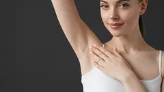 V podpaží budete mít sucho a oblečení nebude mít nepříjemný zápach ani skvrny od potu: zde je, co dělat