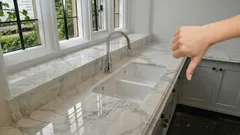 Estetické a nenáročné na údržbu: čím v roce 2026 nahradit žulu a mramor?