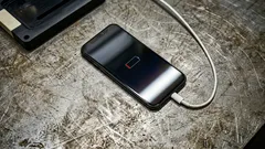 Jak nezničit baterii: 5 hlavních chyb při nabíjení smartphonu